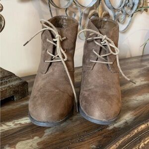 Hot Tomato Women's Ankle Wedge Bootie Size 9‎